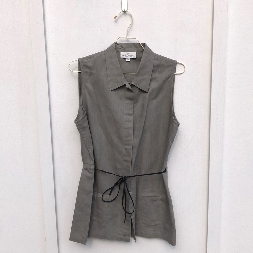 Camaïeu sleeveless button up shirt